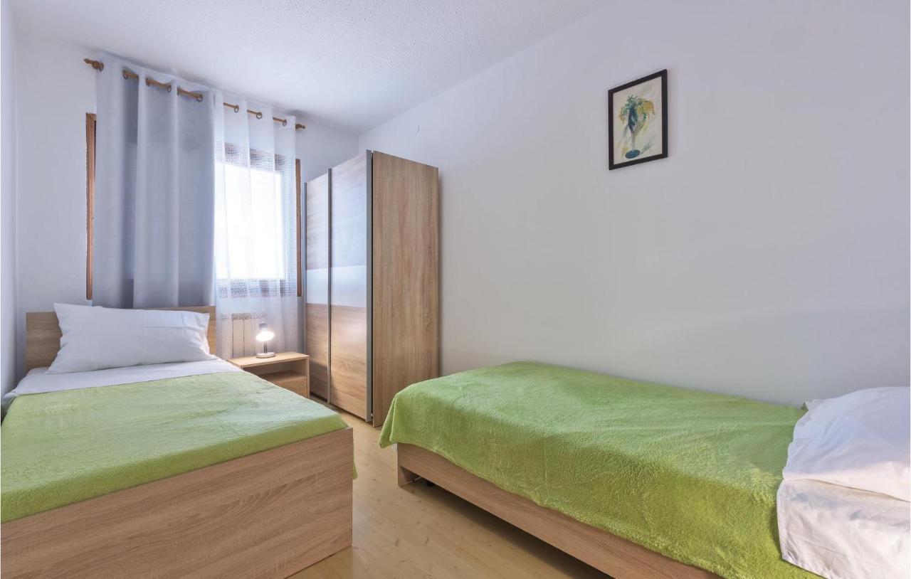 8 Bedroom Stunning In Počitniška hiša *