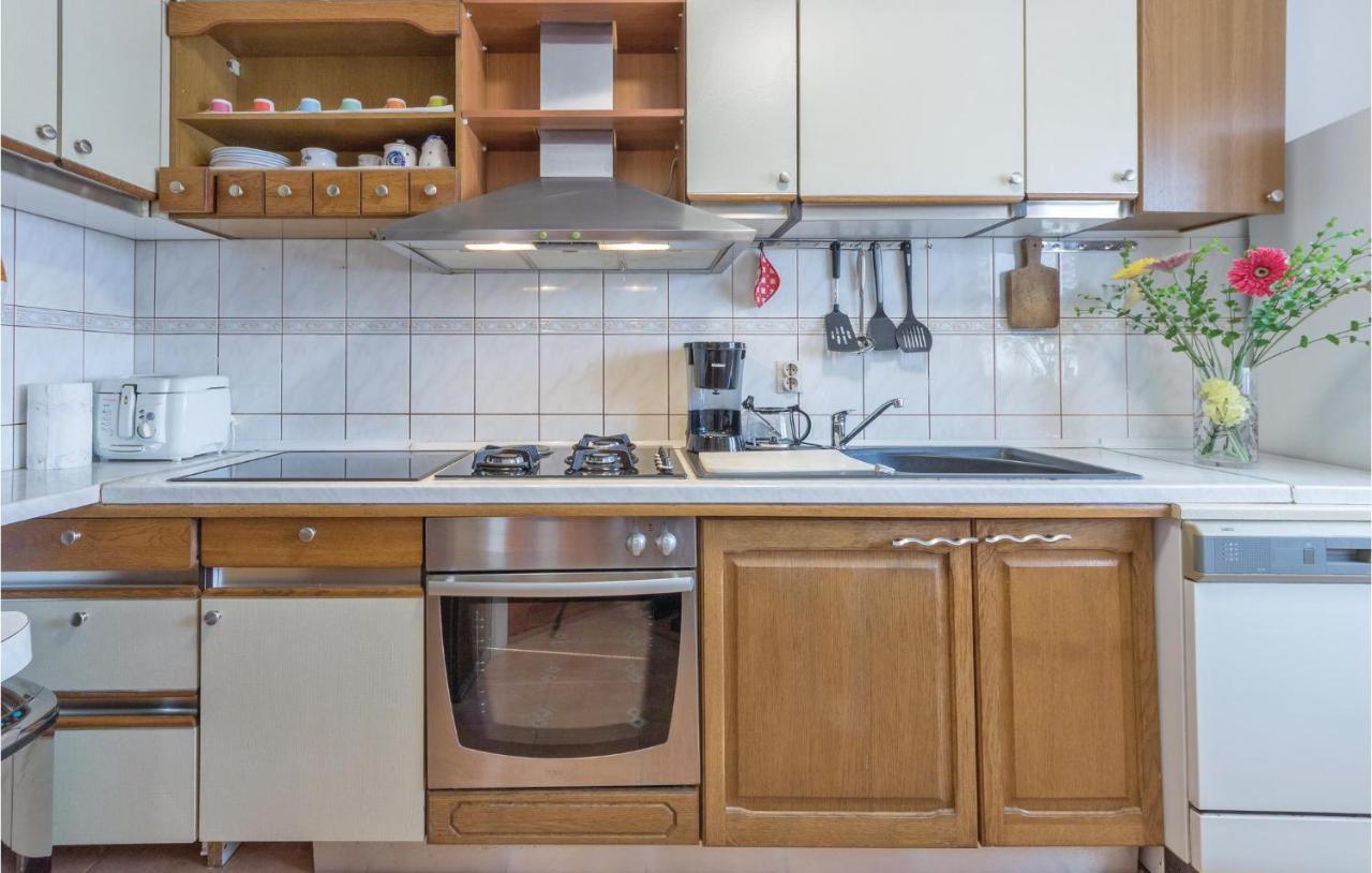 8 Bedroom Stunning In Počitniška hiša *