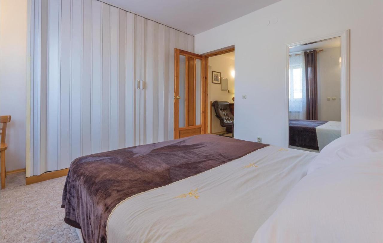 8 Bedroom Stunning In * Pula