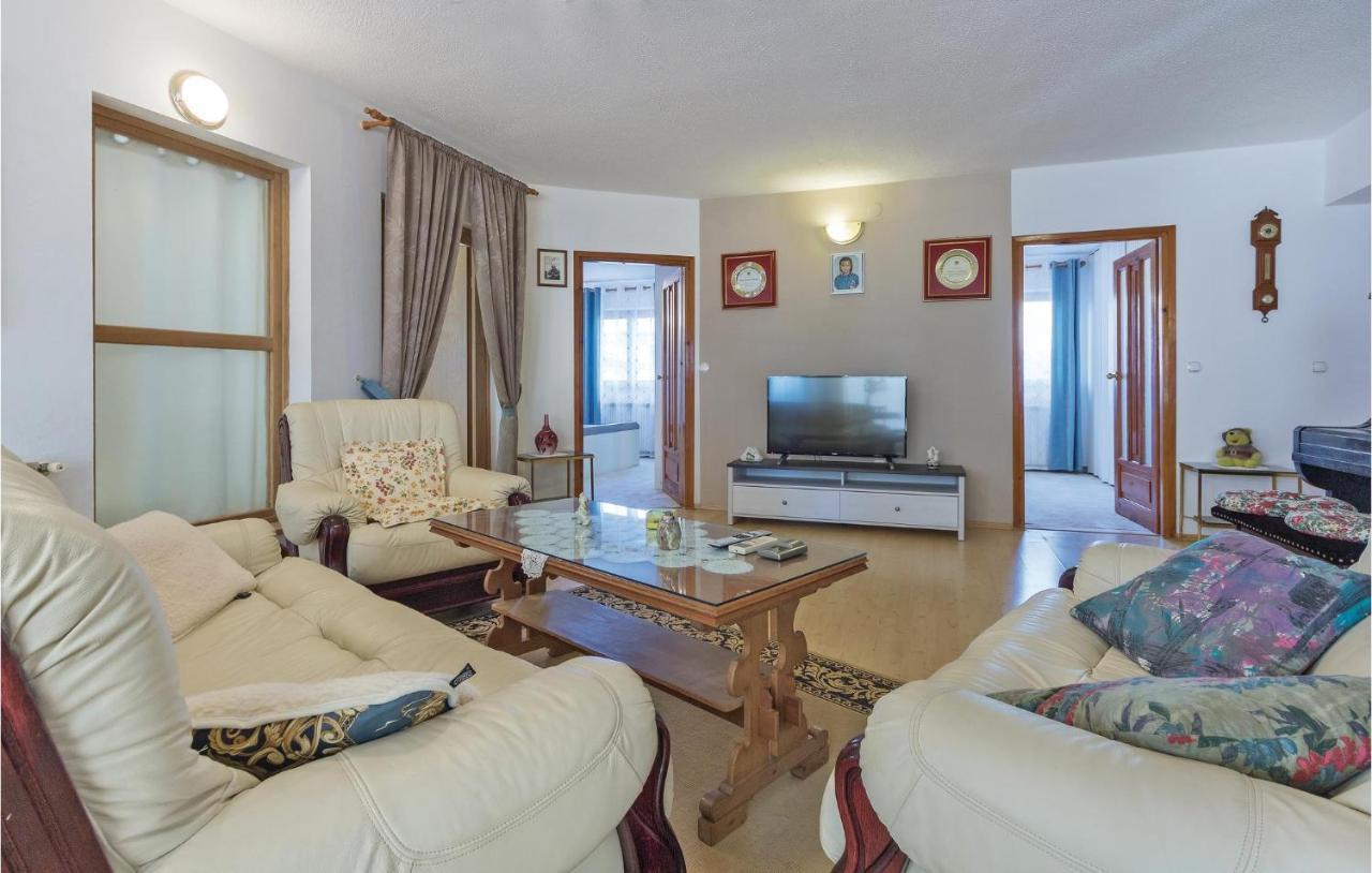 Vikendica 8 Bedroom Stunning In Pula