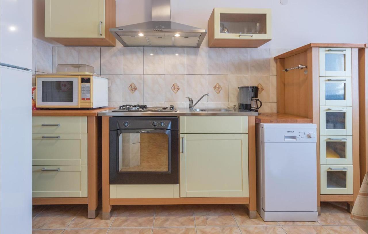 8 Bedroom Stunning In * Pula